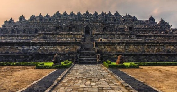 Sejarah Singkat Candi Borobudur: Pengaruh Bangunan dan Arsitekturnya